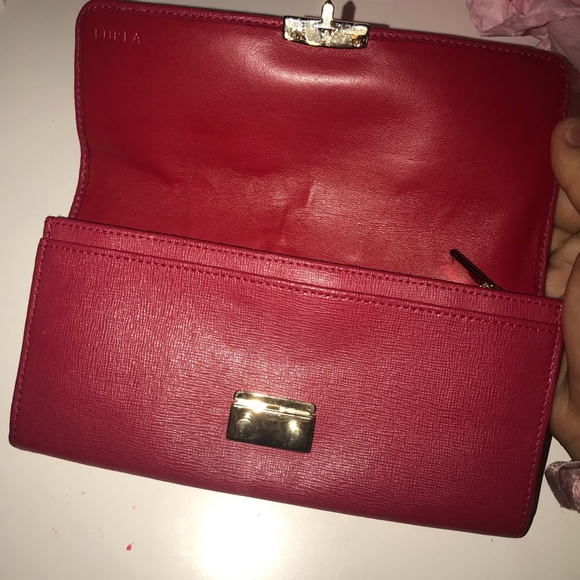 Furla Wallet- authentic - Picture 2 of 5